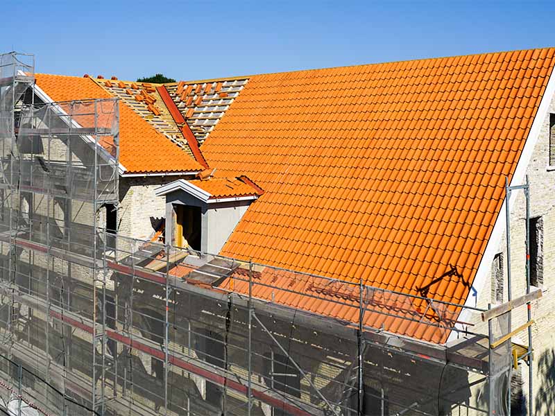 Ziegelgedecktes Dach in Wiesbaden wird saniert