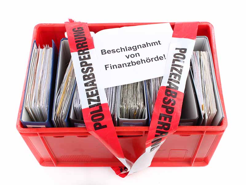 Steuerfahnder beschlagnahmt Akten in Wiesbaden